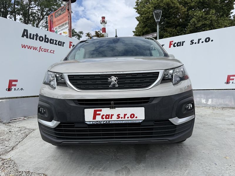 Peugeot Rifter (2020) 1.2 PureTech 7 míst ser.knížka - fotka 2 z 23