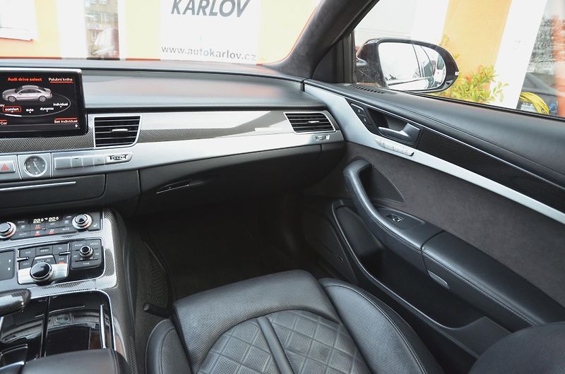 Audi S8 (2017) Plus 4.0 V8 605 PS Quattro - fotka 28 z 47