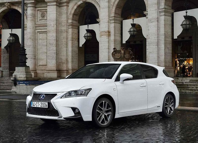 Toyota Auris hybrid je dlouhověká ojetina s nízkou spotřebou