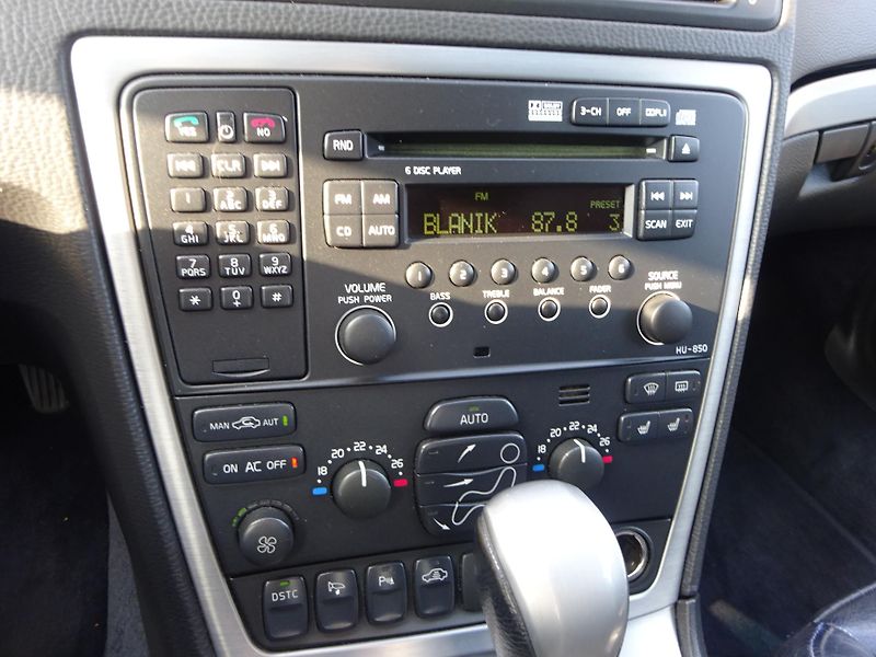 Volvo V70 2.5T 220kW R AWD AUTOMAT - fotka 13 z 32