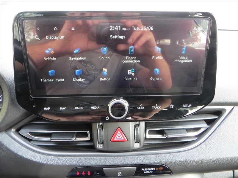 Hyundai i30 1,5 T-GDI mHEV Family Smart - fotka 21 z 28