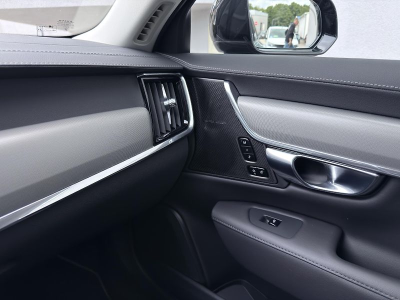 Volvo S90 T8 AWD // ULTIMATE // 335 kW - fotka 22 z 50