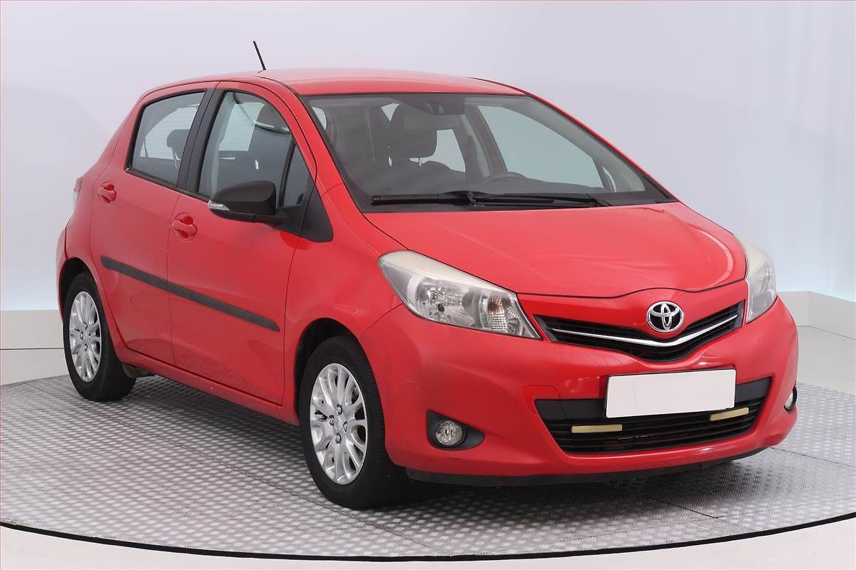 Toyota Yaris Cool 1.0 VVT-i, ČR,1.maj