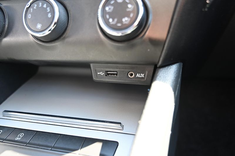 Škoda Octavia 1.6TDI 77KW Ambition rezervace - fotka 22 z 49