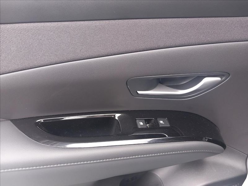 Hyundai Tucson 1,6 T-GDi PH AT 4WD PREMIUM - fotka 20 z 25