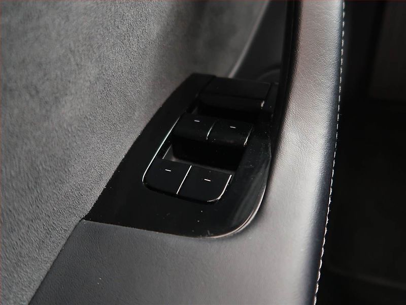 Tesla Model 3 (2019) Long Range 4WD 82kWh, SoH 84% - fotka 16 z 27