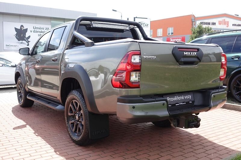 Toyota Hilux 2.8D4-D 6AT Invincible + Sport - fotka 6 z 33