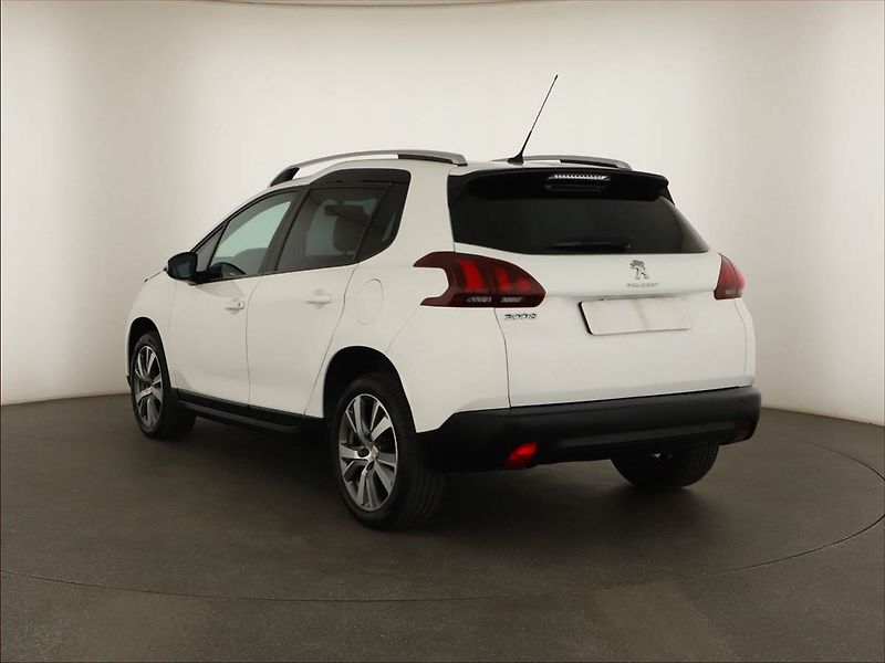 Peugeot 2008 (2018) 1.2 PureTech, Automat - fotka 4 z 14