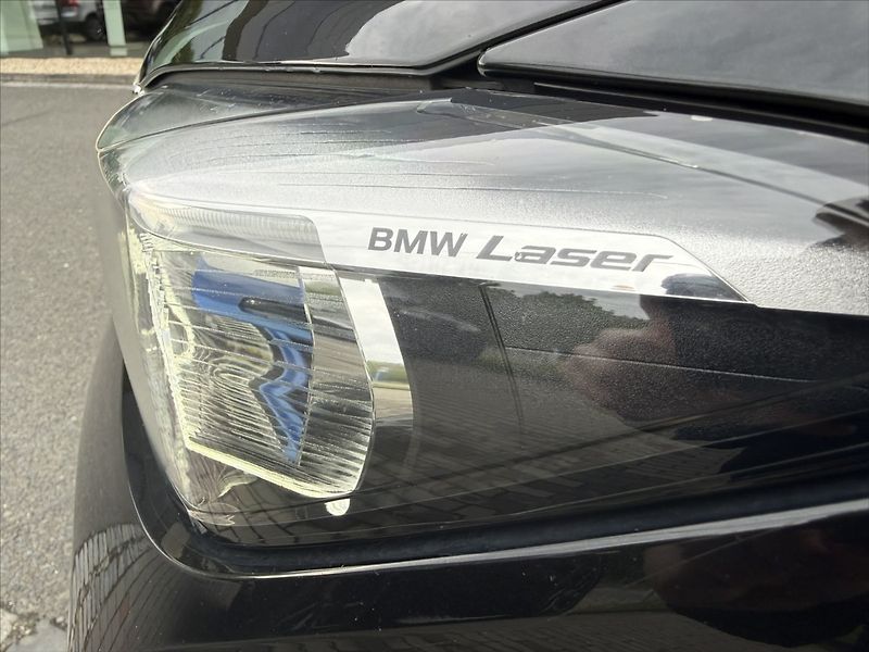 BMW Řada 7 3,0 xDrive 740d - fotka 24 z 39