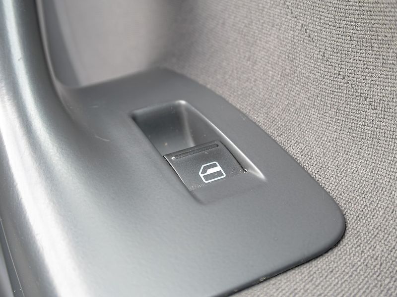 Volkswagen Golf (2008) 1.4TSI 90KW PANO – PO ROZVODEC - fotka 25 z 40