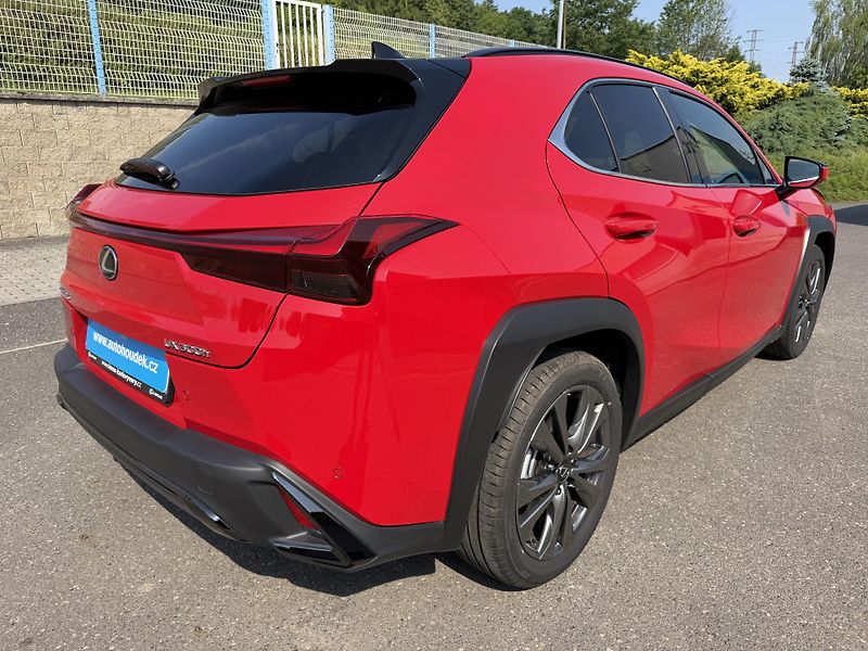 Lexus UX 300h F SPORT automat. navigace - fotka 5 z 25