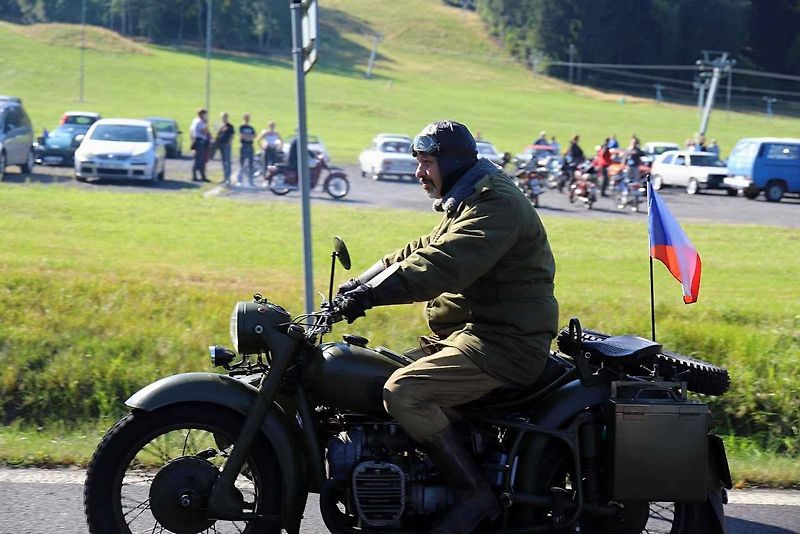 V Dolním Podluží si dali sraz majitelé strojů z dob budování socialismu.