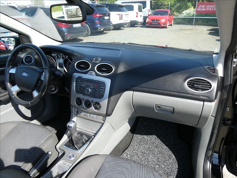 Ford Focus 1,6 i 16V 74kW - fotka 27 z 43
