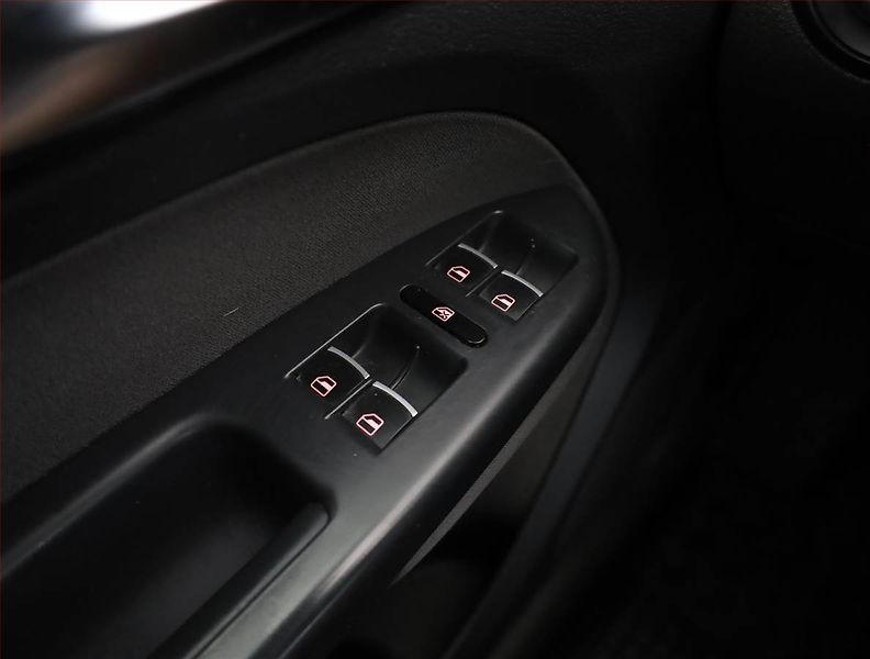 Volkswagen Touran (2012) Highline 1.4 TSI, Automat - fotka 16 z 18