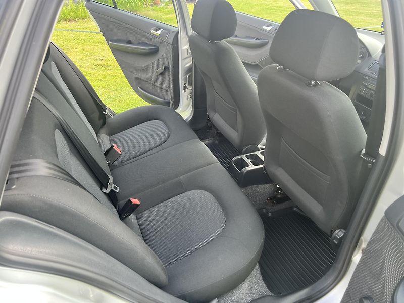 Škoda Fabia 1.4 59KW,TZ,KLIMA,TEMPOMAT,ESP - fotka 18 z 45