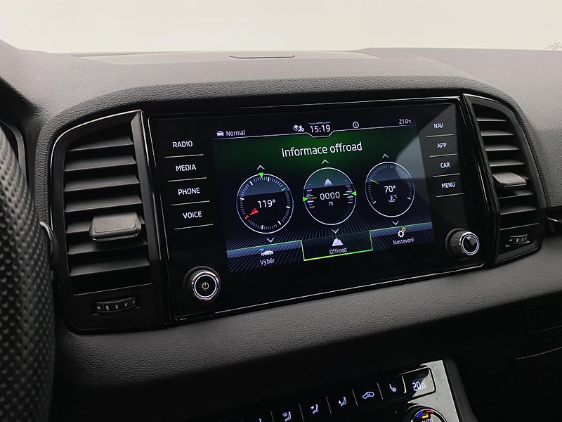 Škoda Karoq 2.0TSI SPORTLINE 4x4 REZERVACE - fotka 40 z 55