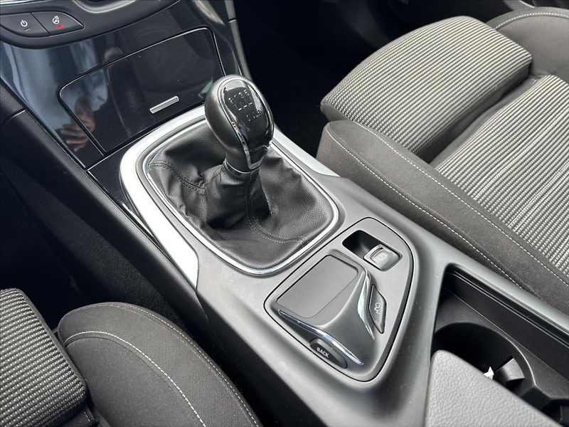 Opel Insignia 2,0 CDTi 125kW 4x4 NAVI KAMERA - fotka 28 z 44