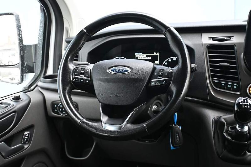 Ford Transit Custom (2020) 2.0 320 L2H1 9 Míst Klima ACC - fotka 12 z 26