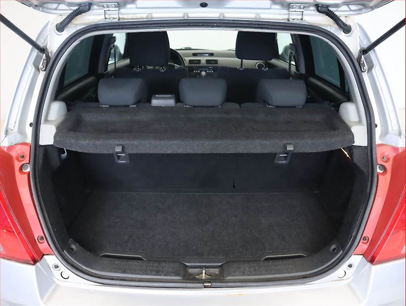 Suzuki Swift (2007) 1.3 i, po STK, levný provoz - fotka 14 z 15