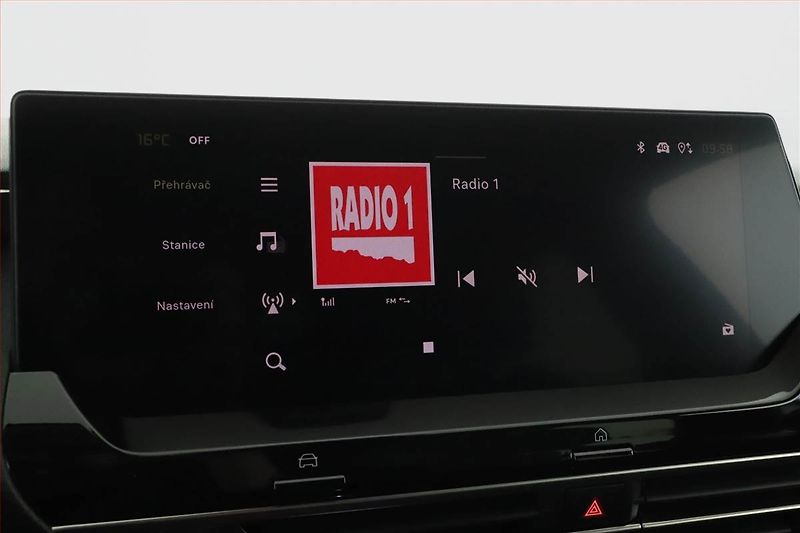 Citroën C5 X (2022) 1.2 PureTech - fotka 9 z 18