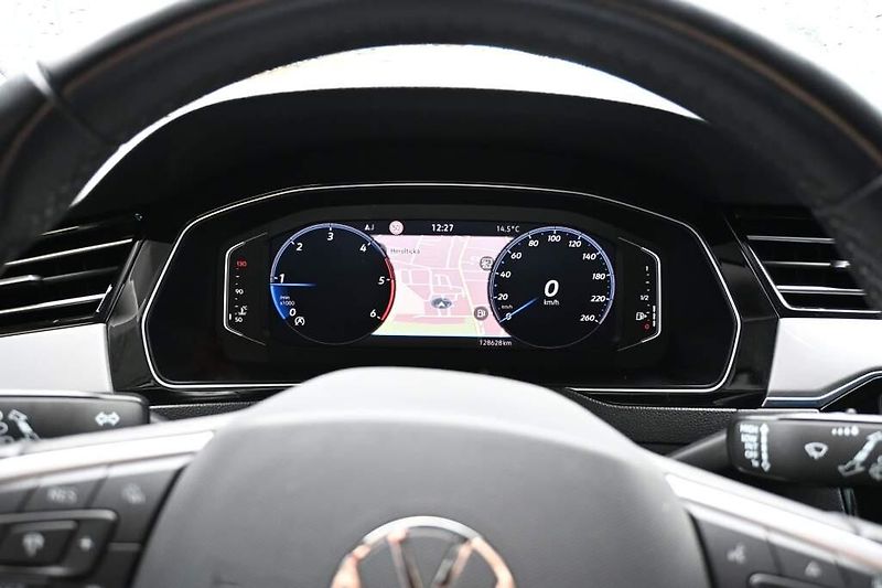 Volkswagen Passat (2023) 2.0 LED ACC VIRTUAL Tažné kame - fotka 32 z 38