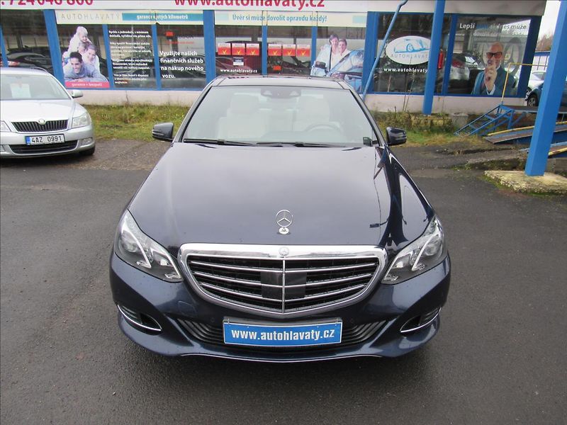 Mercedes-Benz Třídy E 3,0 CDi 350 Bluetec 4MATIC - fotka 2 z 35