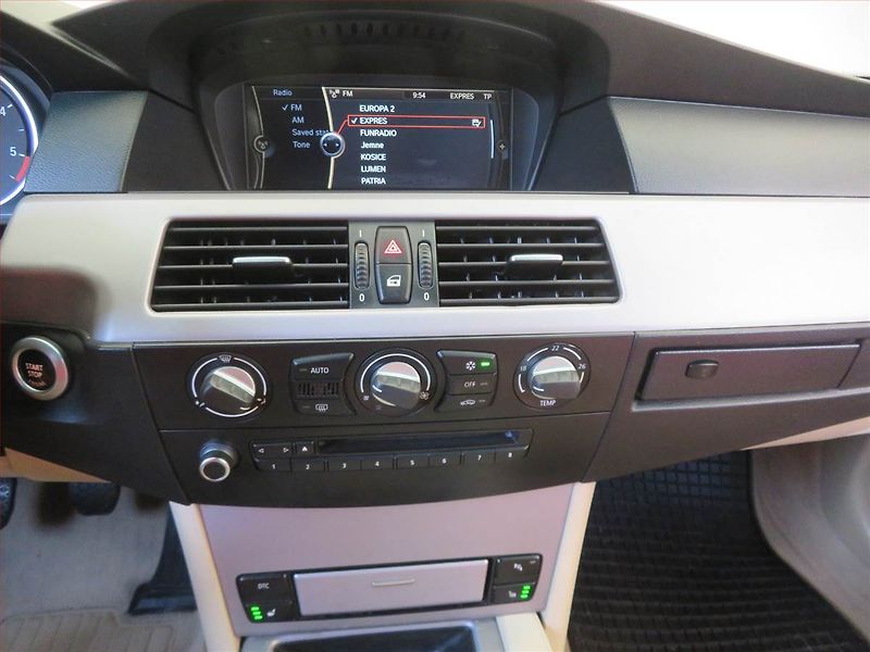 BMW Řada 5 (2010) M Paket 520d, Serv.kniha, Navi - fotka 12 z 16