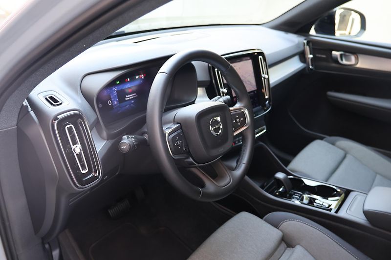 Volvo XC40 (2025) Plus,B3 Mild hybrid, REZERVACE - fotka 12 z 19