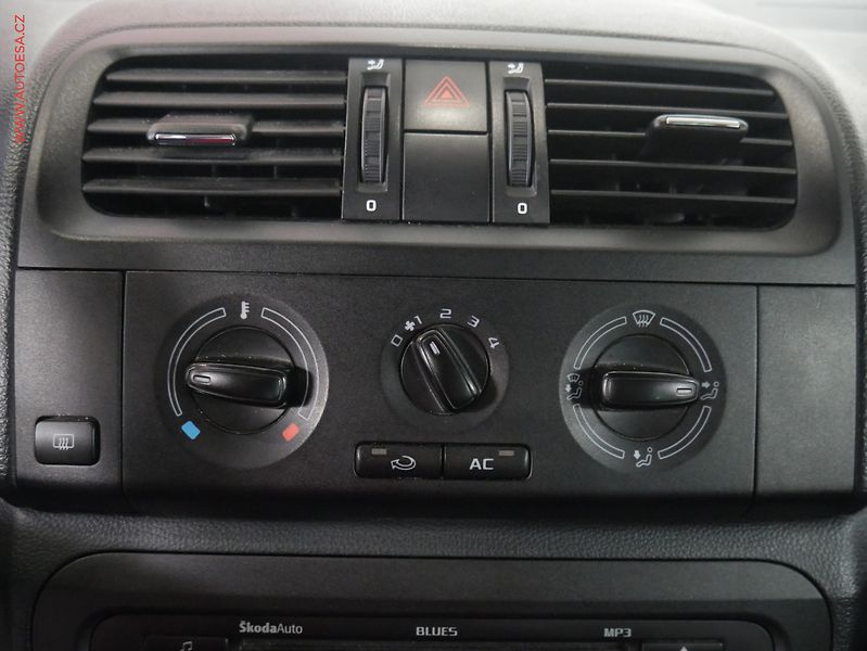 Škoda Fabia (2012) 1.6TDi, ČR, Ambiente, AC, TZ - fotka 12 z 13