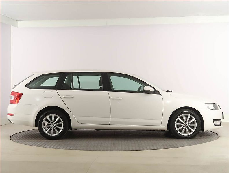 Škoda Octavia (2013) 1.6 TDI, Tempomat - fotka 6 z 17
