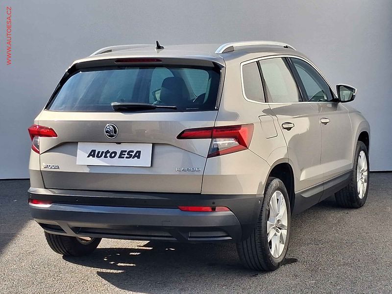 Škoda Karoq (2018) 1.5 TSi, 2.maj,ČR, Style - fotka 4 z 21