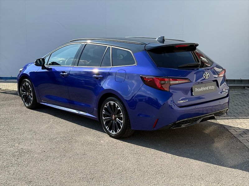 Toyota Corolla 1,8 GR sport, Hybrid Rezervace - fotka 4 z 22