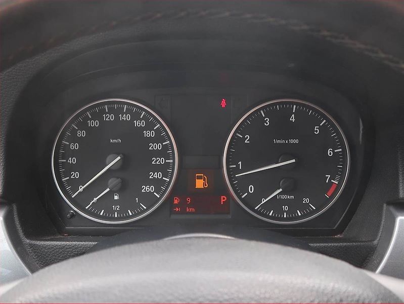 BMW Řada 3 (2009) 320 i, Automat, Navi, Xenony - fotka 11 z 14