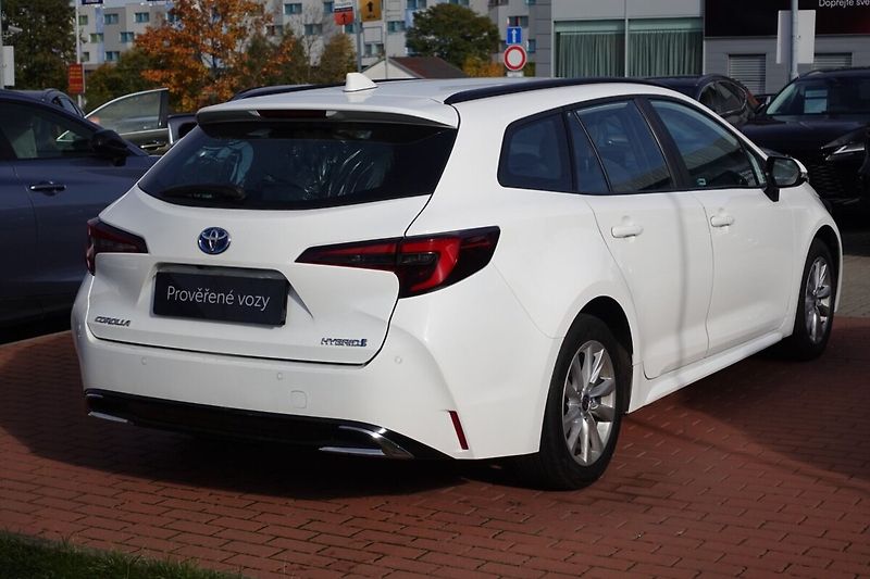 Toyota Corolla 2,0HSD 112kW Comfort Tech - fotka 4 z 32