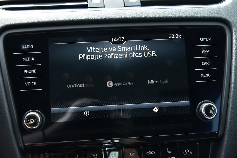 Škoda Octavia 1.6 TDI 85kW DSG STYLE ČR - fotka 20 z 24