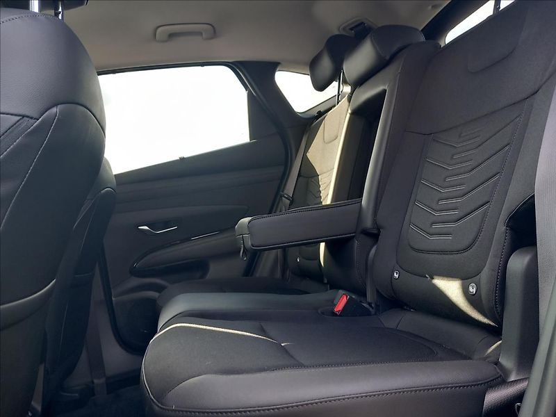 Hyundai Tucson 1,6 T-GDI 4WD DCT PREMIUM - fotka 19 z 21