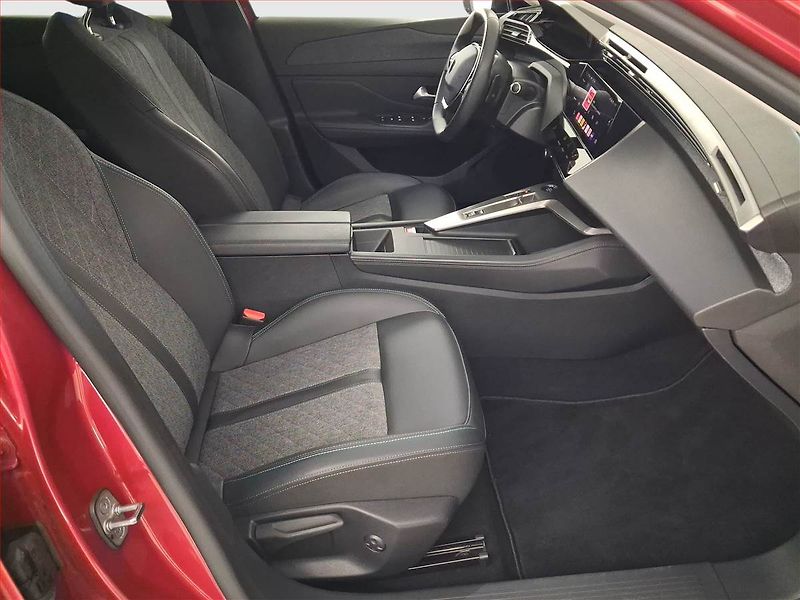 Peugeot 408 (2024) 1.2 PureTech - fotka 9 z 21