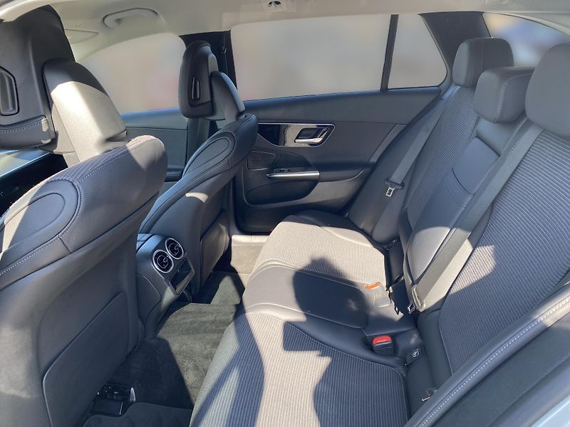 Mercedes-Benz Třídy C C 220 d 4MATIC kombi - fotka 15 z 26