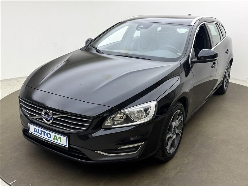 Volvo V60 1,6 D2 KŮŽE NAVI OCEAN RACE - fotka 1 z 41