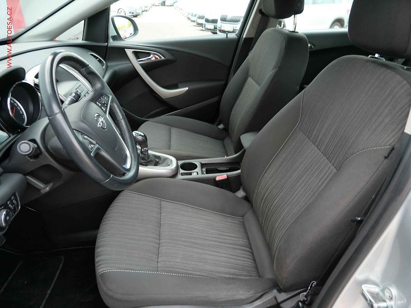 Opel Astra (2011) 1.4 i, AC, výhřev sed - fotka 9 z 19