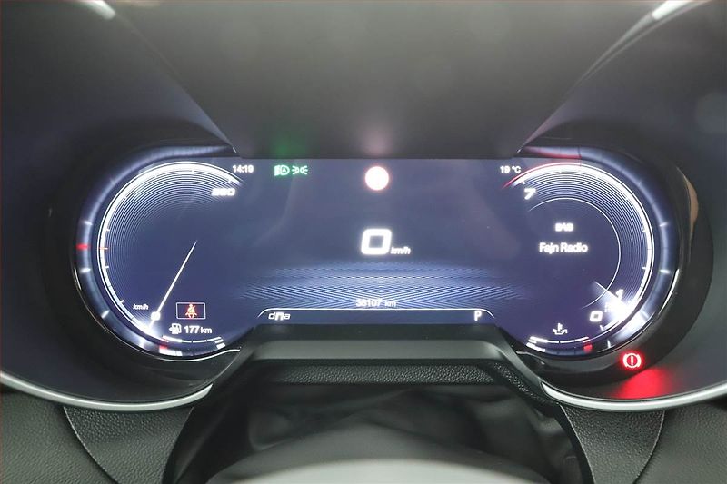 Alfa Romeo Giulia (2024) 2.0 Turbo - fotka 14 z 17