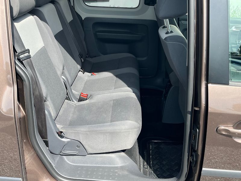 Volkswagen Caddy (2013) 1.6 TDI - fotka 12 z 24