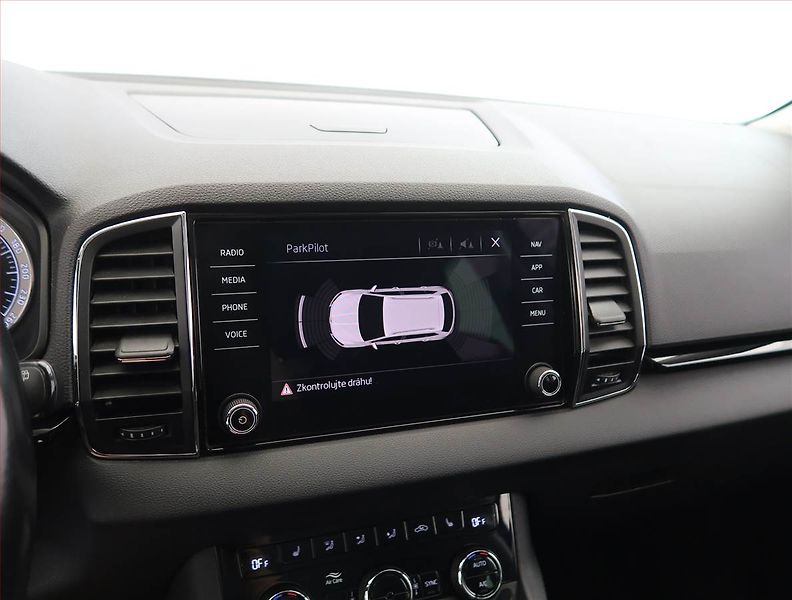 Škoda Karoq (2019) 1.6 TDI, Automat, Navi - fotka 18 z 25