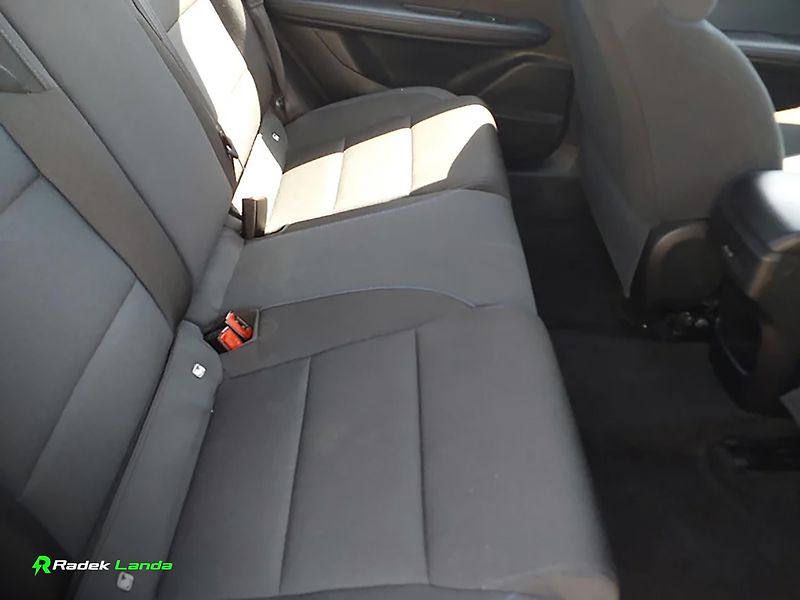 MG MG4 (2023) LED, Keyless, CarPlay, kamera - fotka 8 z 8