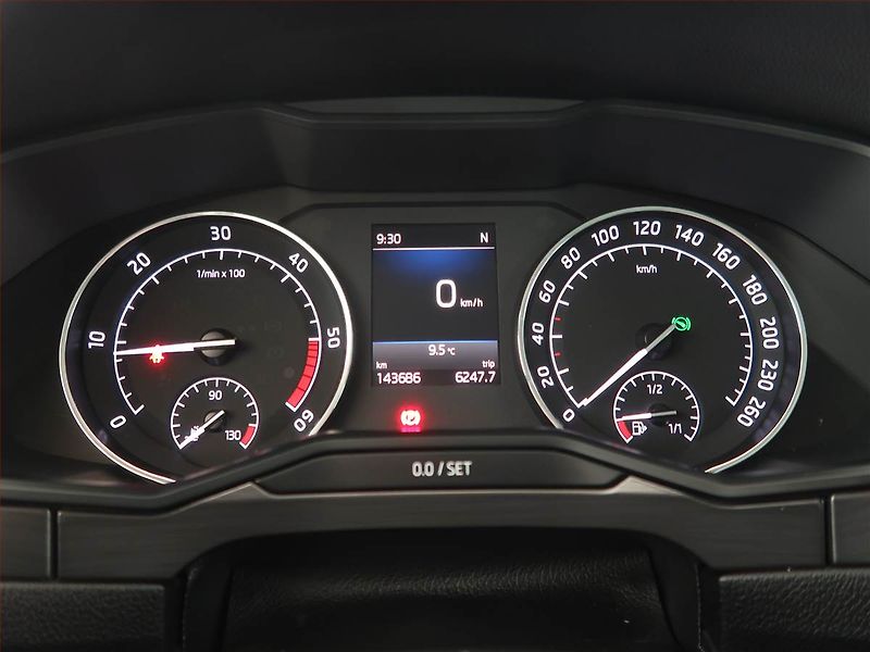 Škoda Superb (2018) Ambition 2.0 TDI, Automat - fotka 11 z 21