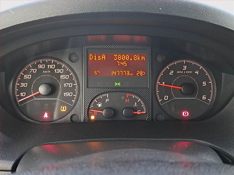 Peugeot Boxer (2019) 2.2 BlueHDi, Bus, 6Míst, ČR - fotka 11 z 17