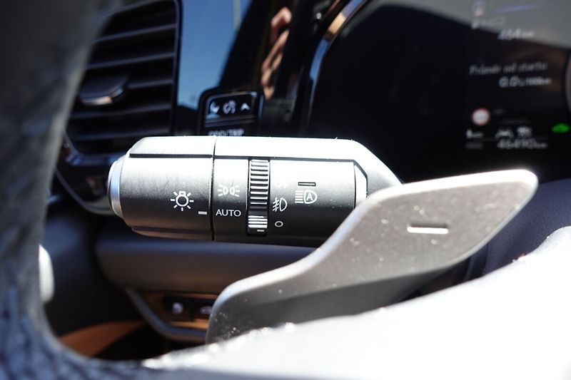 Lexus NX 350h NX350h Executive 4x4 - fotka 27 z 32