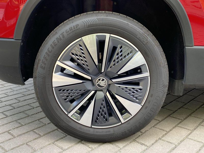 Škoda Karoq (2025) 1.5 TSI Top Selection - fotka 30 z 34