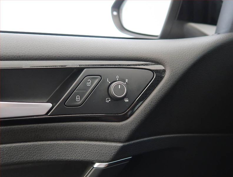 Volkswagen Golf (2018) 1.5 TSI, Automat, Serv.kniha - fotka 18 z 18