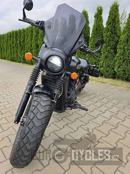 Indian (2018) Scout Bobber - fotka 6 z 15